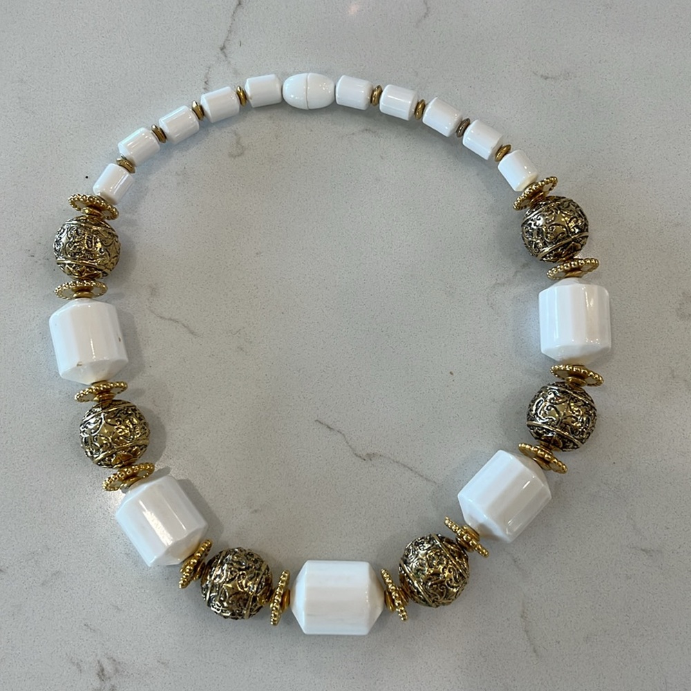 Elegant Gold and White Beaded Necklace - Picture 2 of 2